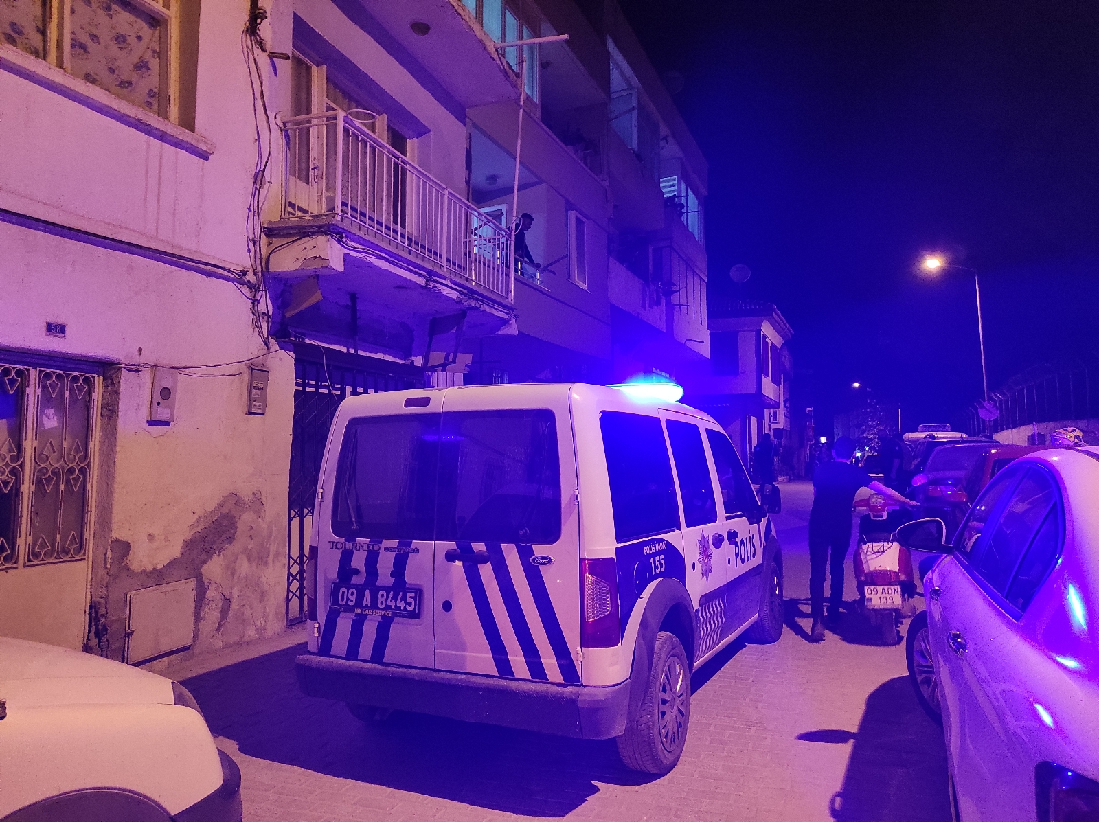 Kuşadası’nda bir kişi asılmış halde bulundu