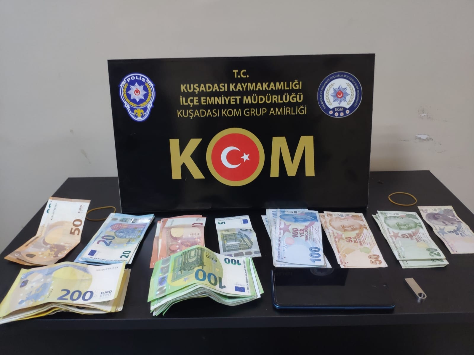 Kuşadası’nda FETÖ operasyonu: 4 gözaltı