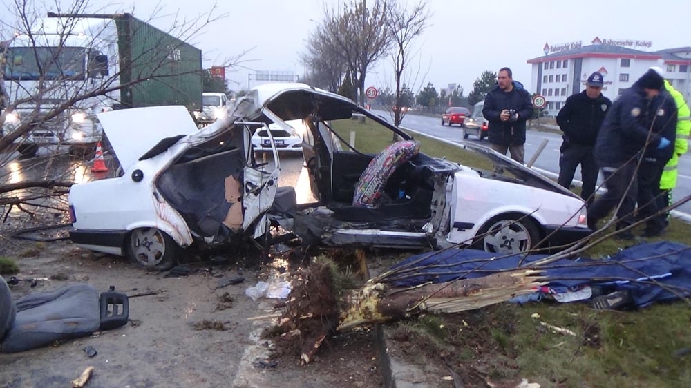 Kütahyada Feci Kaza: 2 Ölü, 3 Yaralı
