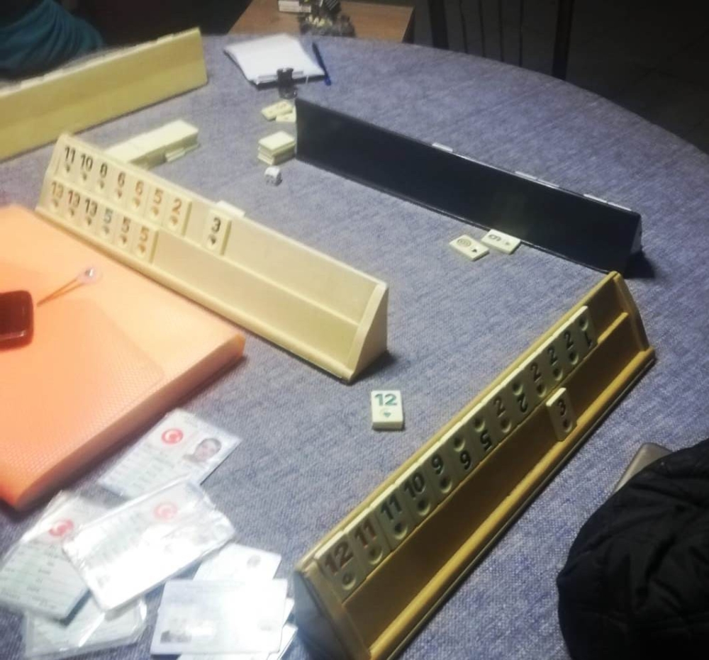 Kütahya’da okey oynayan 15 kişiye 47 bin 250 lira para cezası