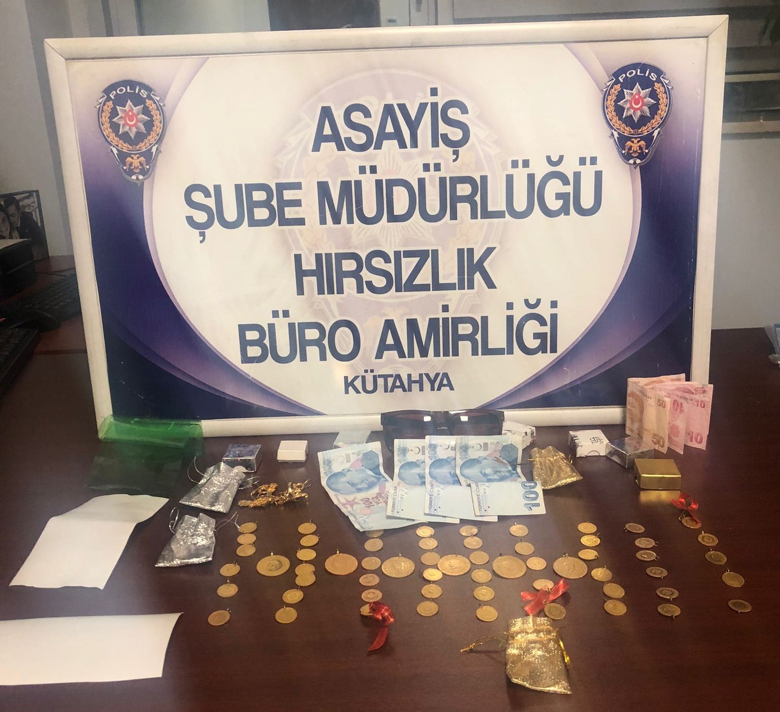 Kütahya’dan çaldıkları altınlarla Gediz’de yakalandılar