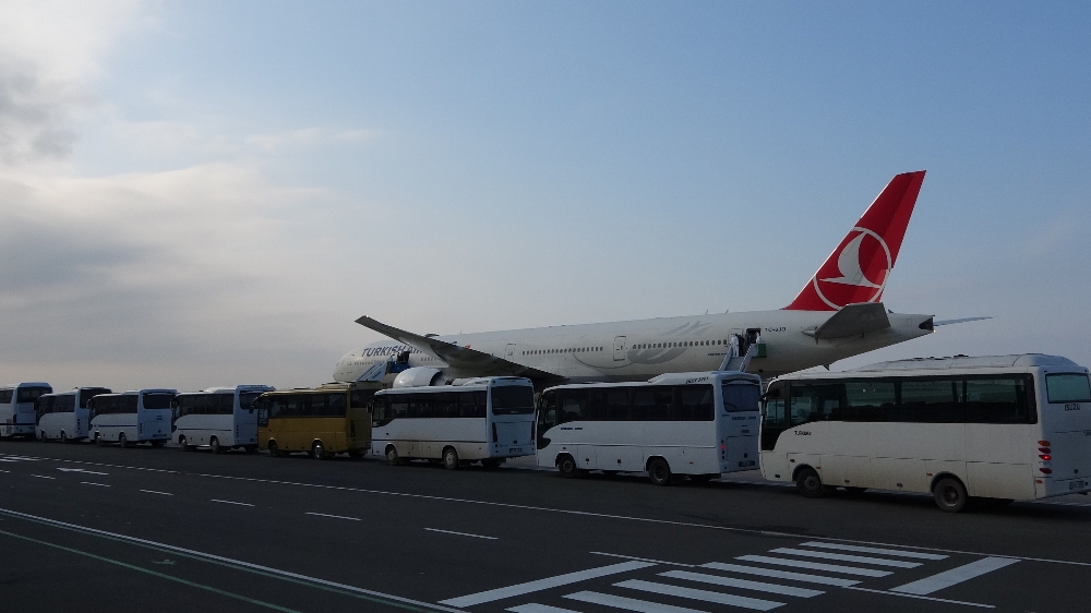Kuveyt’ten 301 işçi Türkiye’ye getirildi