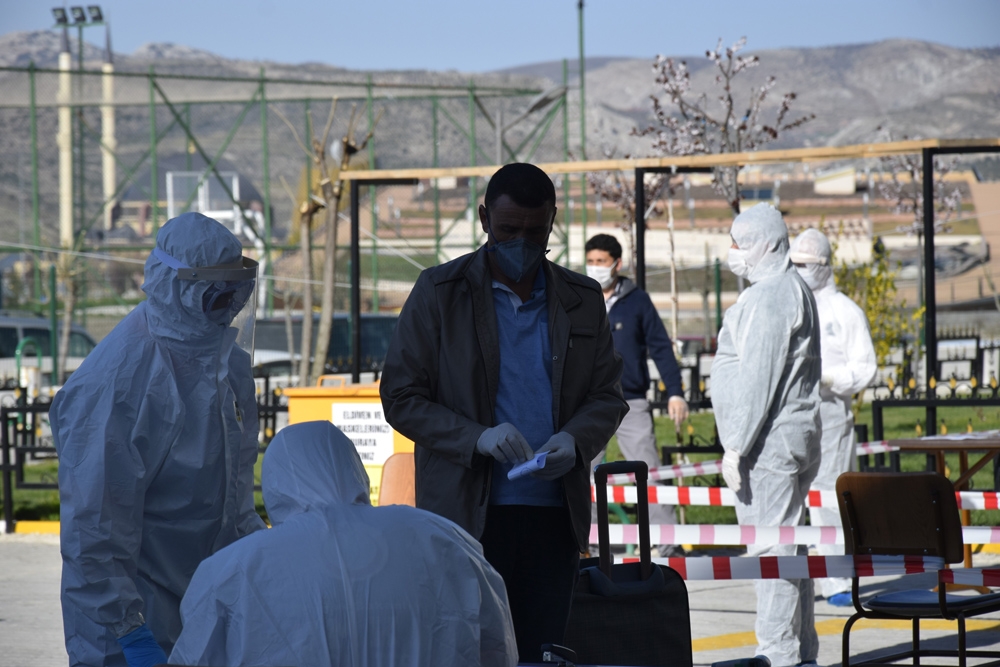 Kuveyt’ten getirilen Türk işçiler Burdur’da karantinaya alındı