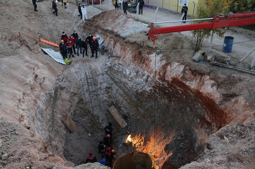 Kuyu açarken göçük altında kalan 1 kişi kurtarıldı