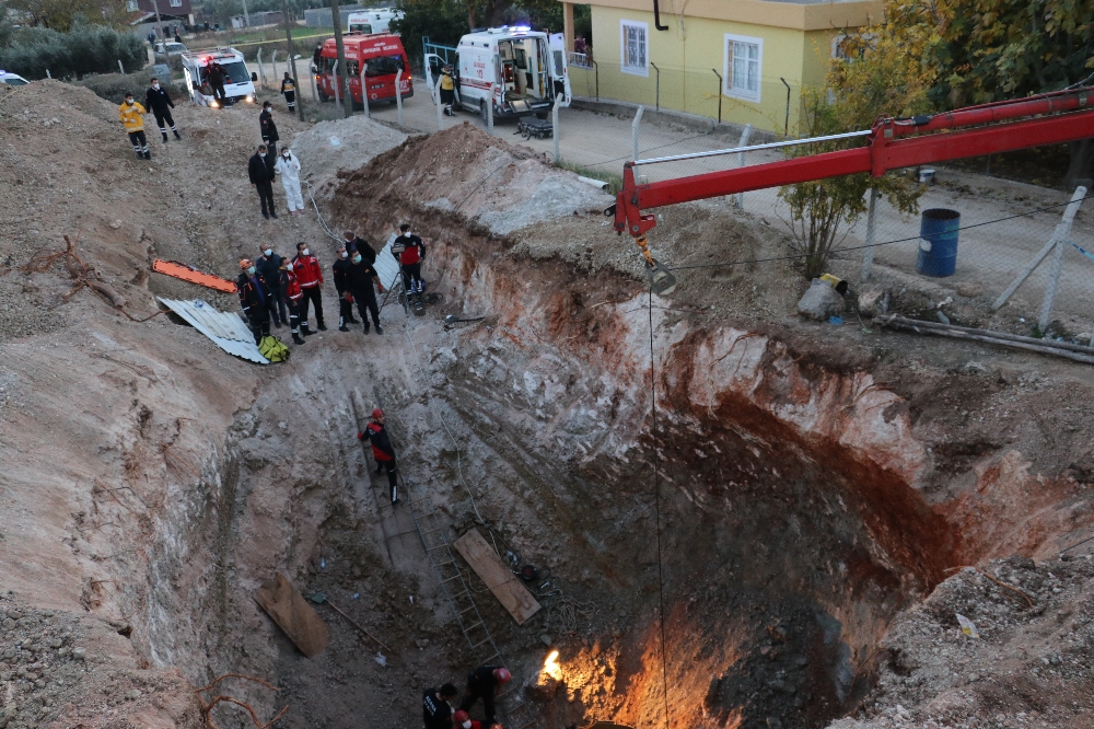 Kuyu açarken göçük altında kalan işçinin cansız bedenine ulaşıldı