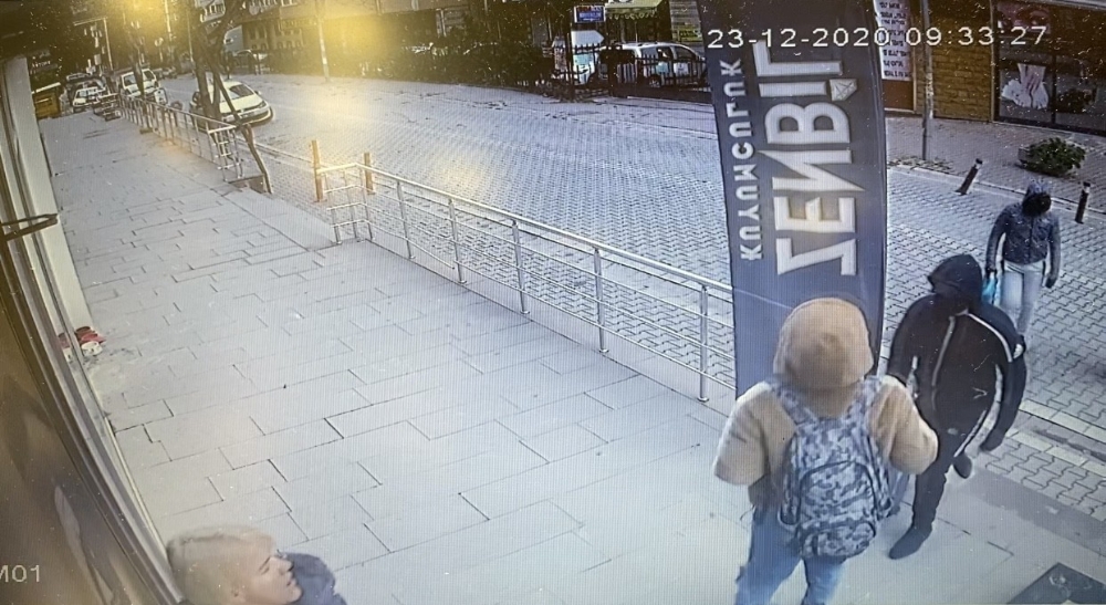 Kuyumcu anne kız, soygun girişimini böyle önledi