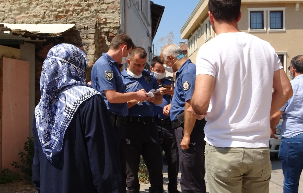 Kuyumcu çantasıyla yürürken kapkaca uğradı