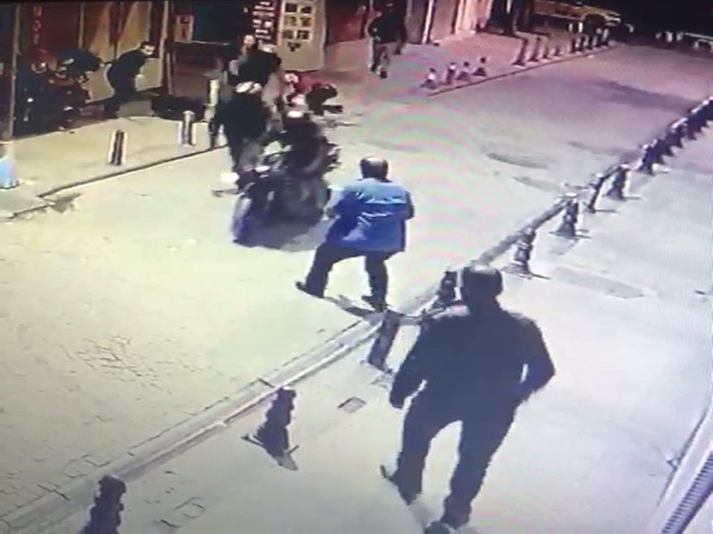 Kuyumcu kuryesine gasp girişimi; Kocasını gaspçılardan kurtardı