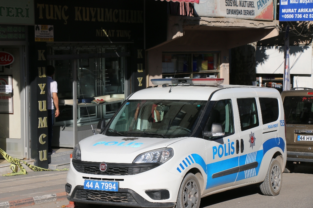 Kuyumcudan maskeli vurgun