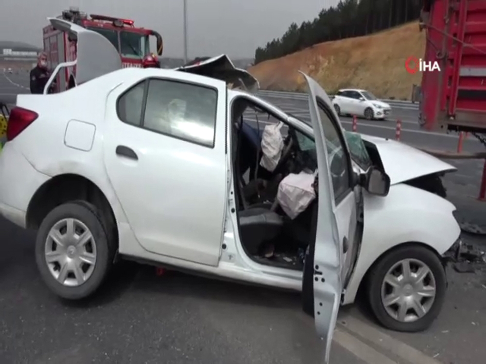 Kuzey Marmara otoyolunda otomobil kamyona arkadan çarptı: 1 ölü