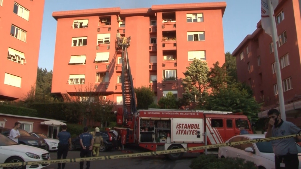 Levent’te yangında mahsur kalanları itfaiye kurtarıldı