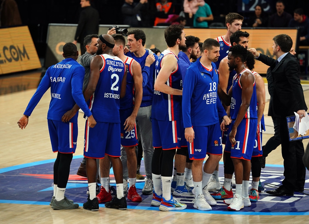 Lider Anadolu Efes’in konuğu Olympiakos