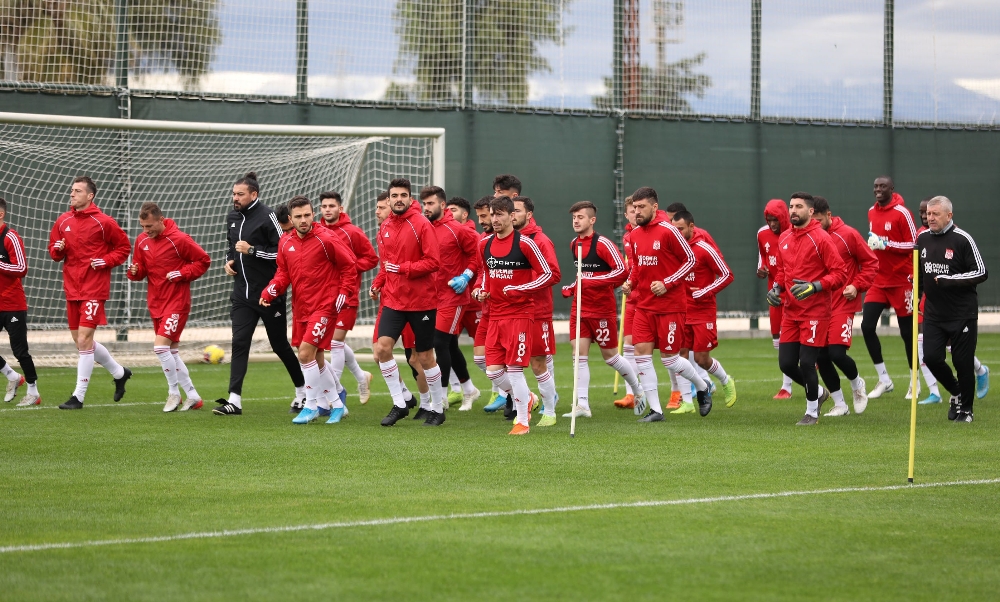 Lider Sivasspor tam gaz çalışıyor