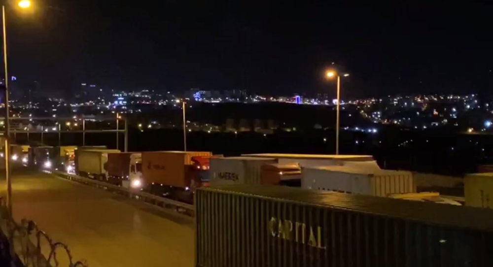 Limana giremeyen tırcılar korna çalarak eylem yaptı