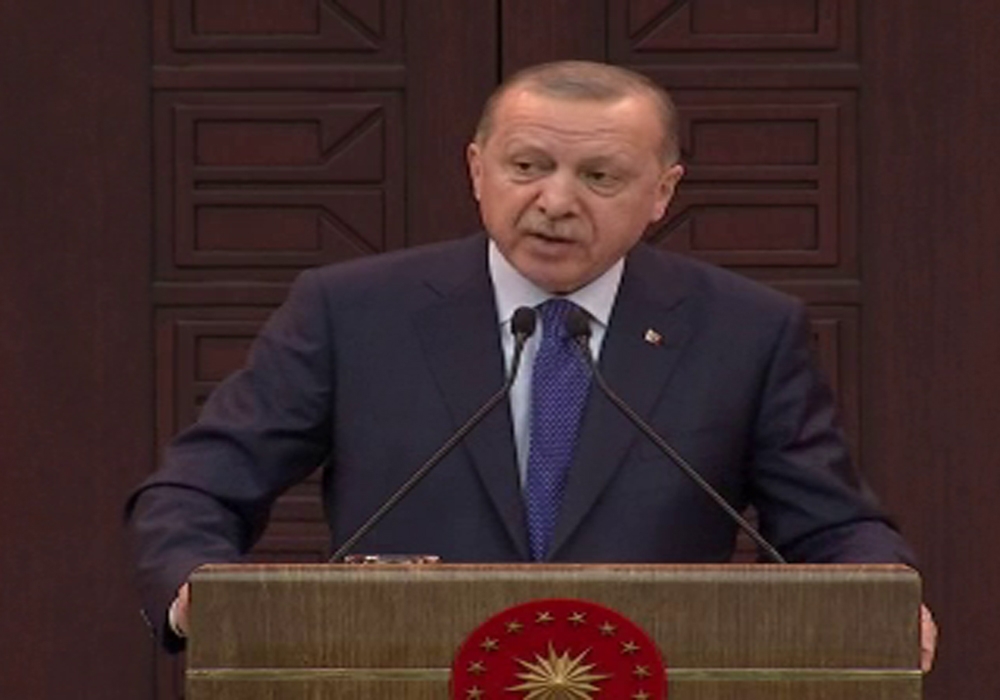 “Lise ve üniversiteye giriş sınavlarını ileri bir tarihe ertelemeyi gündemimize alabiliriz”