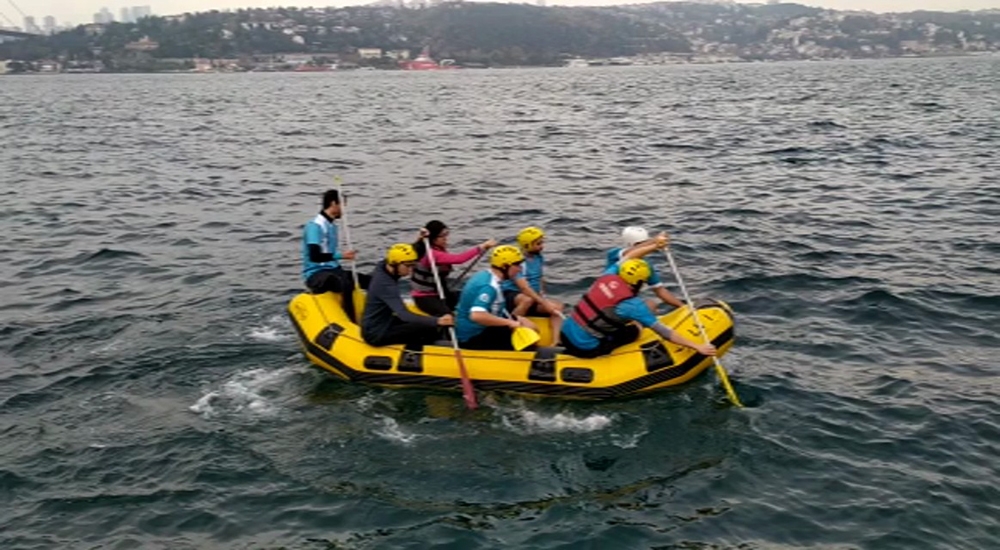 Lodosta Mahsur Kalan Balıkçıyı Raftingciler Kurtardı
