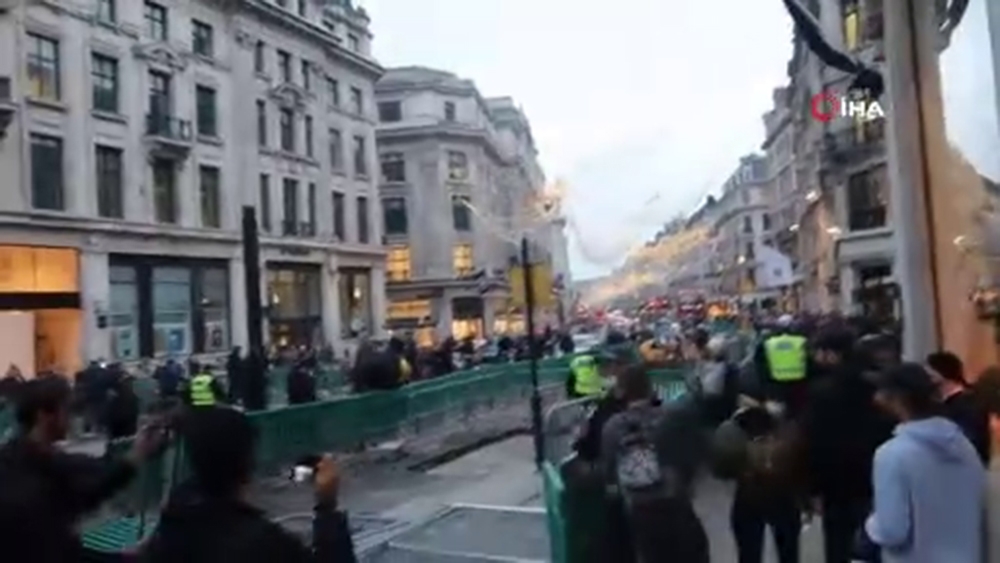 Londra’da aşı karşıtlarından protesto: 60’dan fazla gözaltı