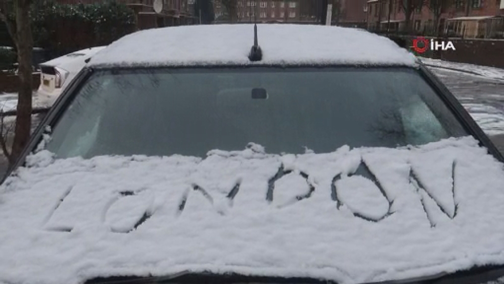 Londra’da ilk kar yağdı