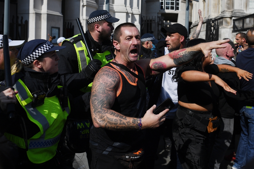 Londra’da karantina karşıtı protesto