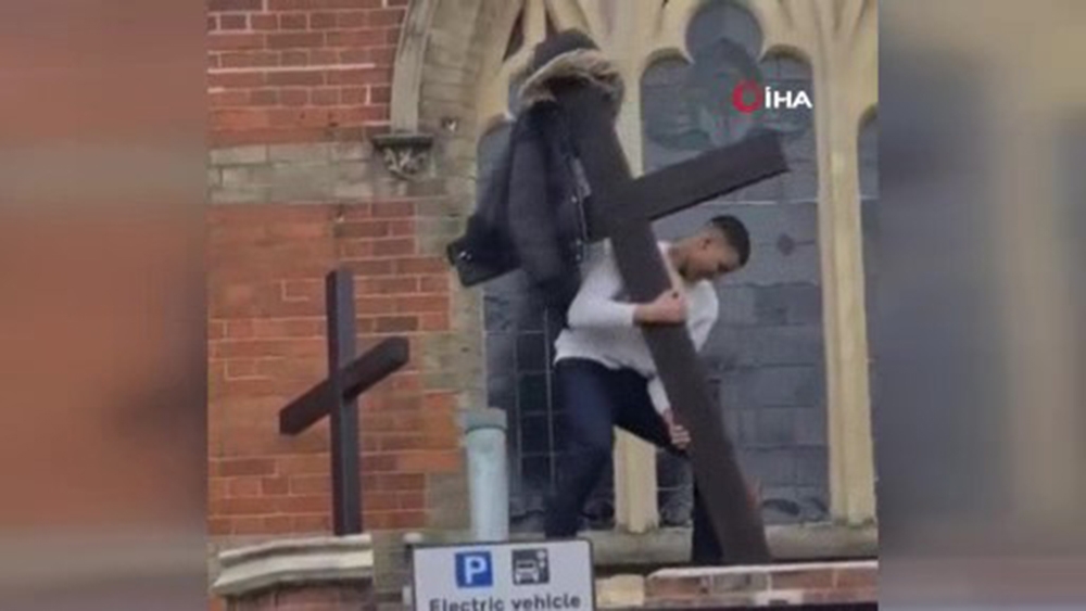 Londra’da kiliseye saldırı