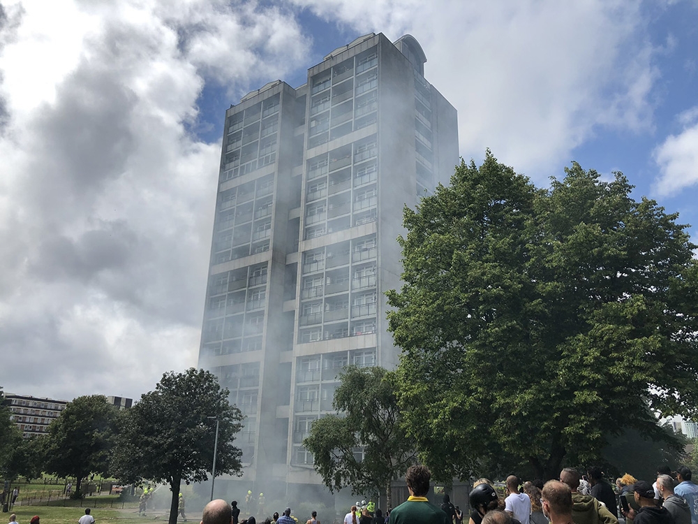 Londra’da korkutan yangın