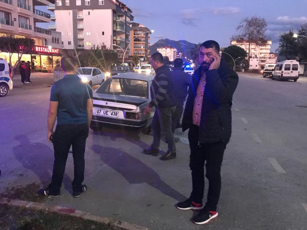 Lpg Tankı Yerinden Çıkan Otomobile Elinde Sigarayla Müdahale Etti