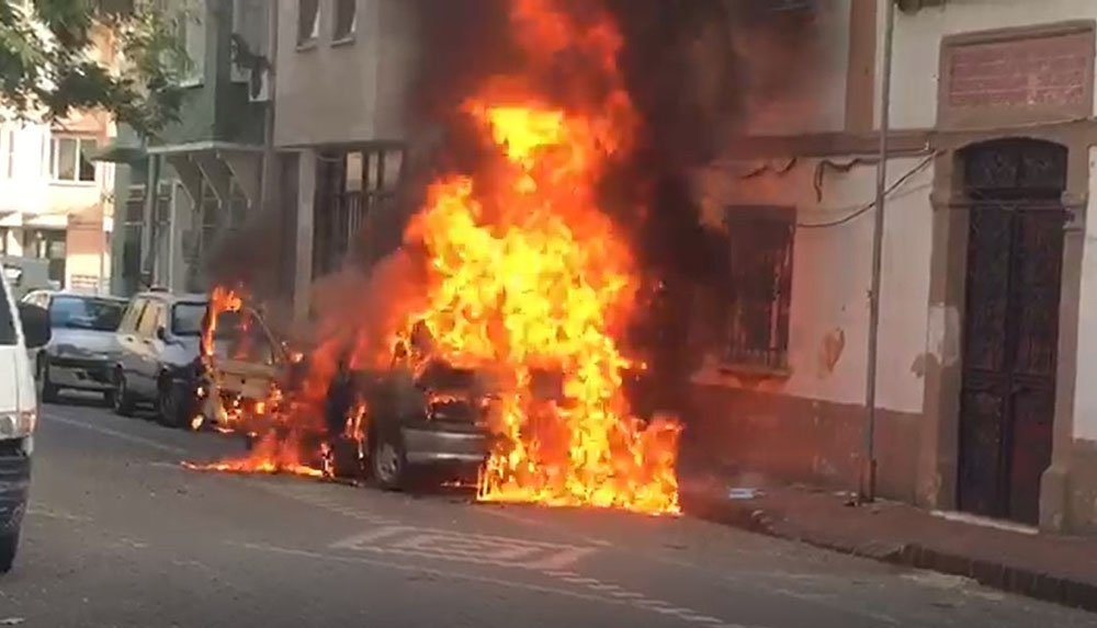 LPG’li otomobil alev topuna döndü...Patlama anları kamerada