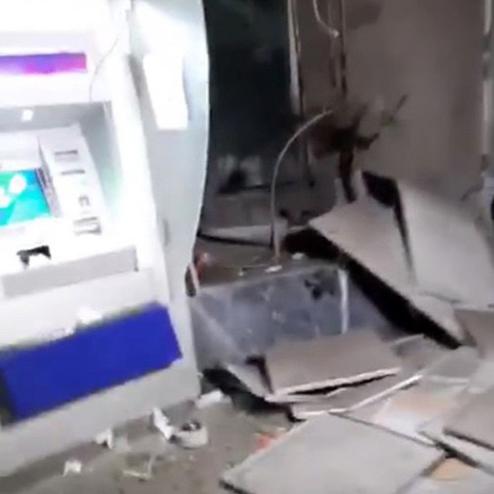 Lübnan’da bankaya bombalı saldırı