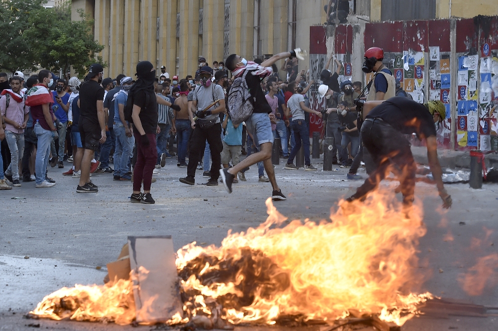 Lübnan’da hükümetin istifası sonrası protestolar yeniden başladı