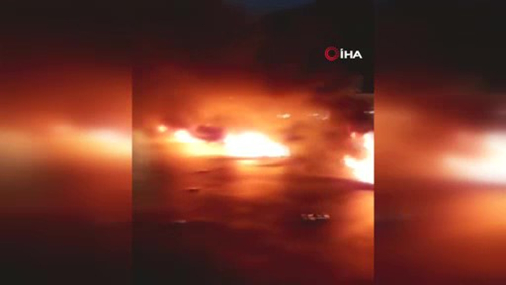Lübnan’da protestocular, elektrik kesintilerine karşı yolları kapattı