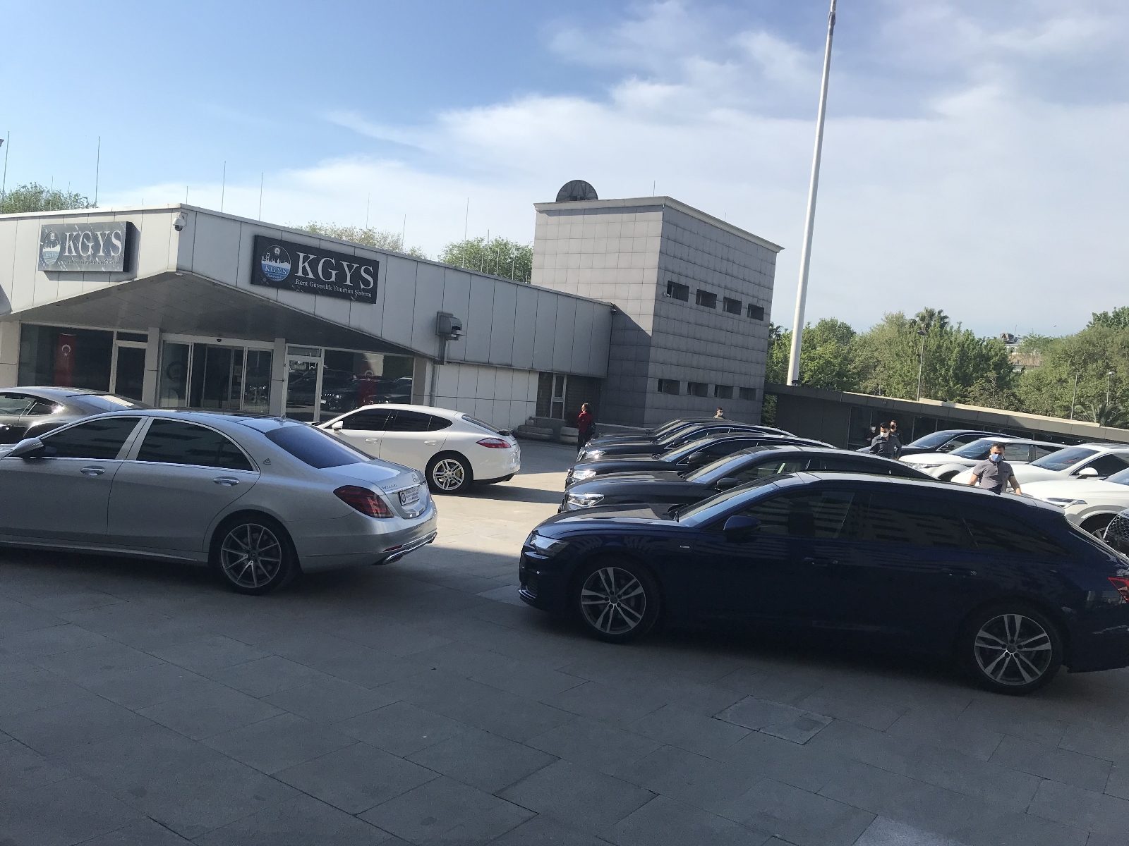 Lüks otomobil kaçakçılığı operasyonu: 24 araç ele geçirildi