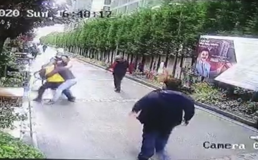 Lüks sitede ’boksörüm’ diyerek millete saldırdı