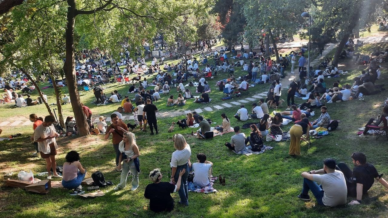 Maçka Parkı’nda korkutan görüntü: Binlerce kişi Maçka Parkı’na akın etti