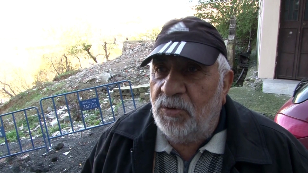Mağdur Vatandaş: “Arda Turan Buraları Yıktı, Tehlikeli Ama Evde Kalıyoruz”