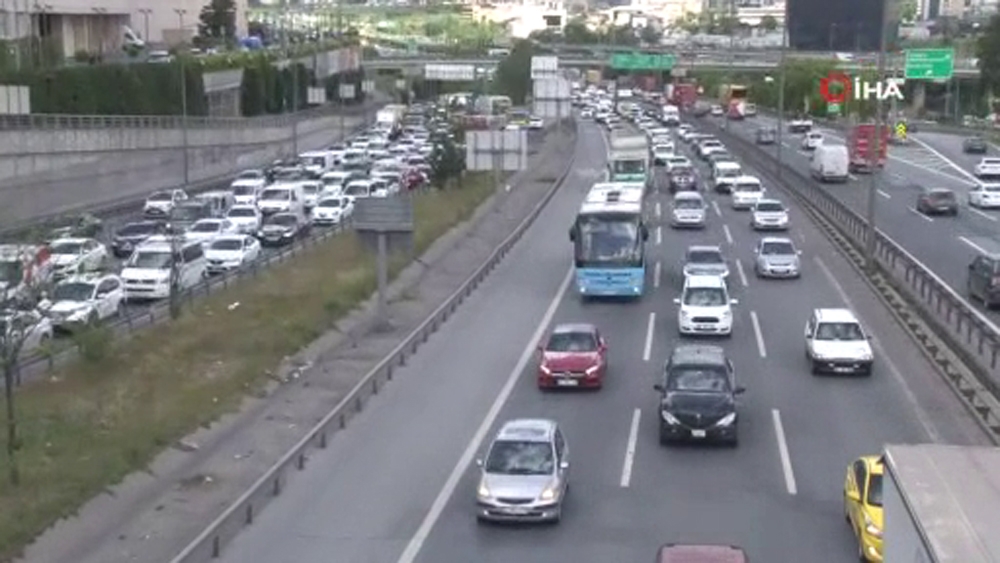 Mahmutbey gişelerde araç trafiği