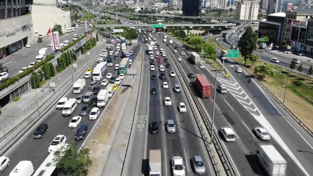 Mahmutbey gişelerinde bayram yoğunluğu