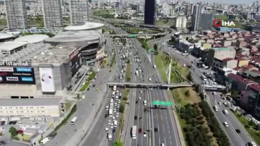 Mahmutbey gişelerinde trafik yoğunluğu oluştu
