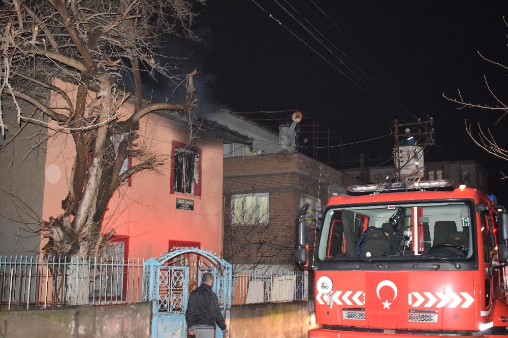 Malatya’da babasıyla tartışan şahıs evi ateşe verdi