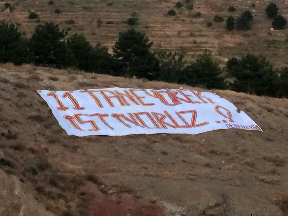 Malatyasporlu taraftarlardan takıma pankartlı tepki