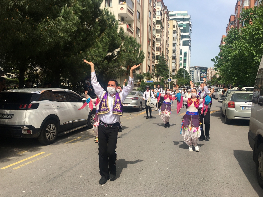 Maltepe sokakları 19 Mayıs’ta dans ve müziklerle şenlendi
