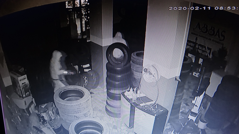 Maltepe’de 15 dakikada 30 bin liralık lastik hırsızlığı kamerada