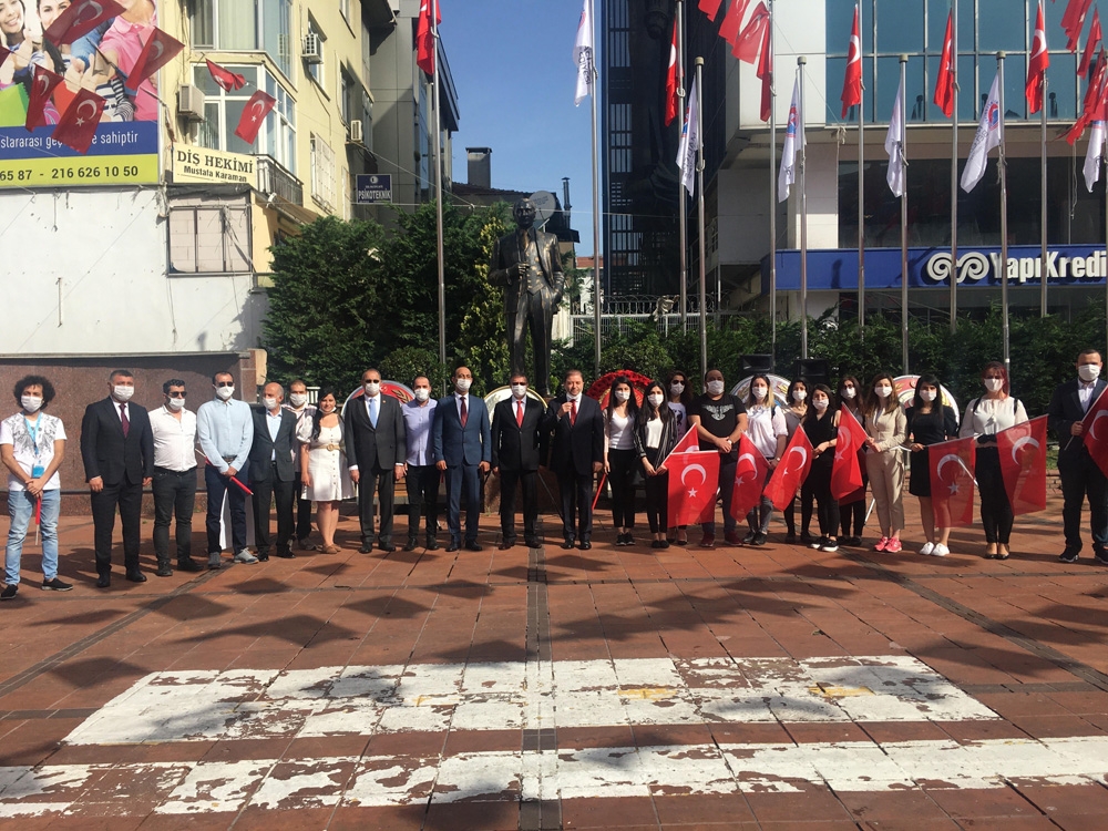 Maltepe’de Atatürk Anıtına çelenk bırakıldı
