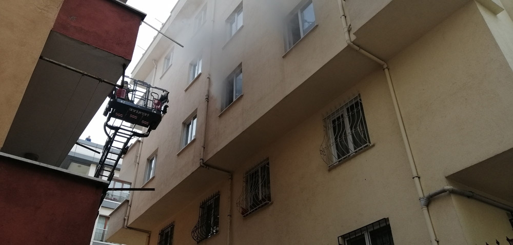 Maltepe’de çıkan yangın mahalleliyi sokağa döktü