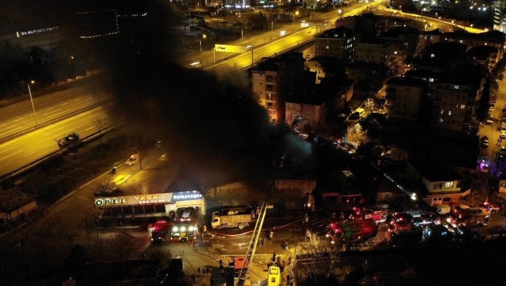 Maltepe’de hurdalık alanda yangın