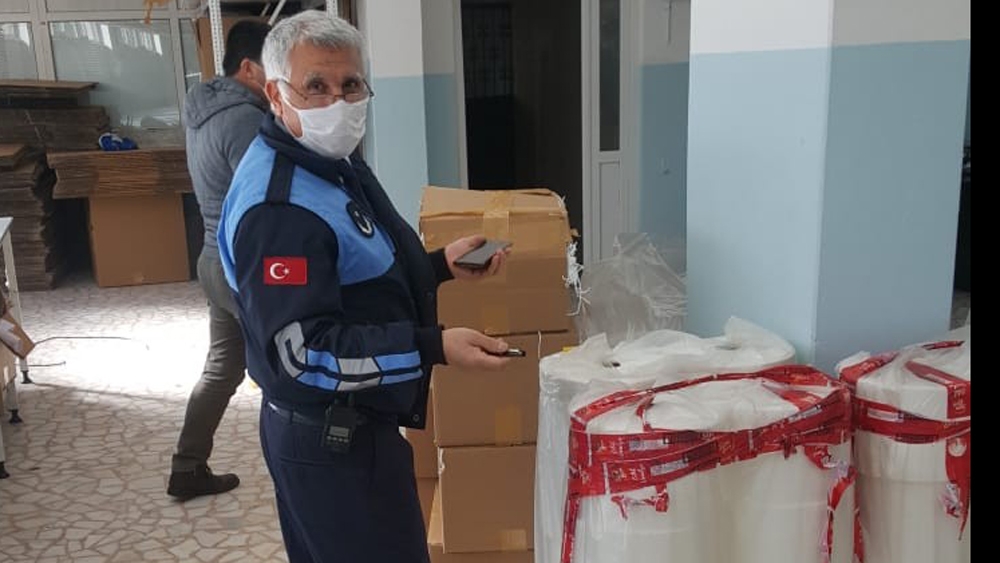 Maltepe’de kaçak maske operasyonu