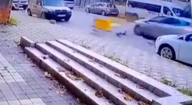 Maltepe’de motosiklet kazası kamerada