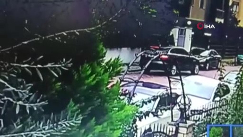 Maltepe’de müteahhide otomobilinde silahlı saldırı kamerada