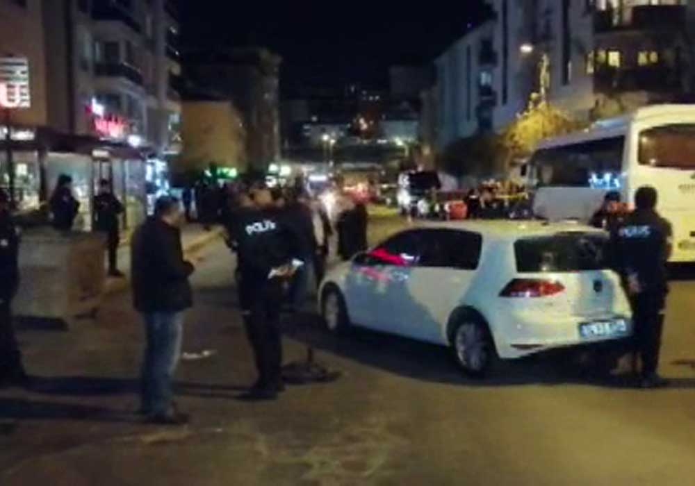 Maltepede Otomobile Kurşun Yağdırdılar: 2 Yaralı