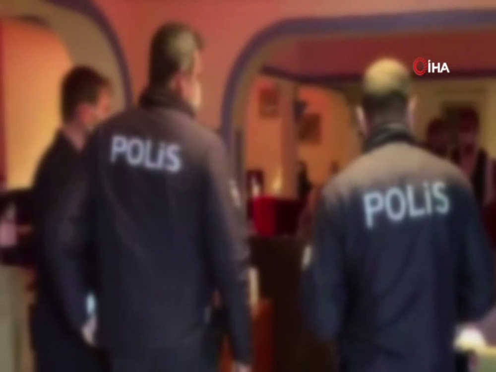 Maltepe’de pavyona çevrilen işyerine baskın kamerada