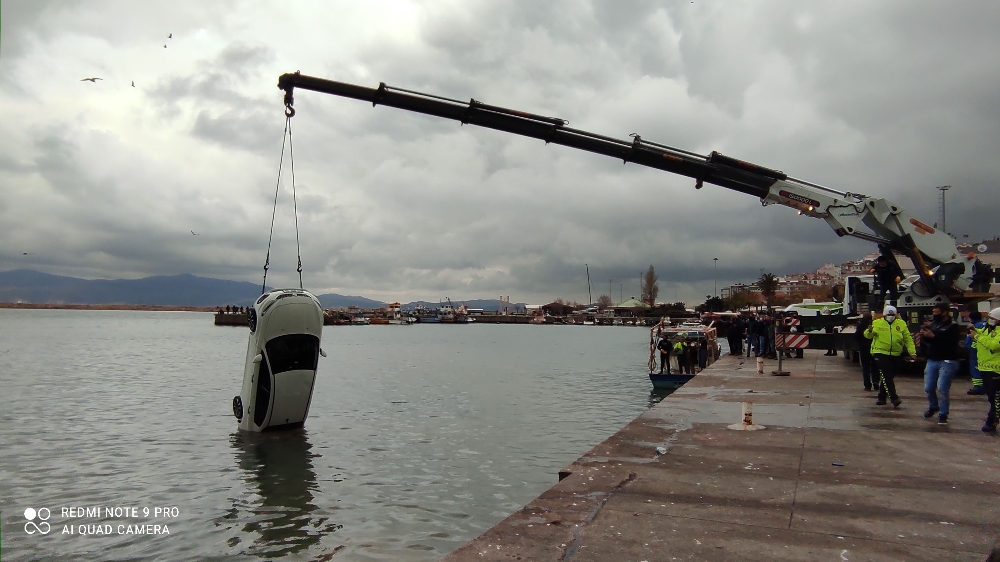 Manevra yaparken denize uçtu